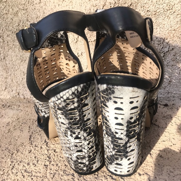 Calvin Klein Vallin SnakeSkin Print Chunky… - Picture 3 of 8